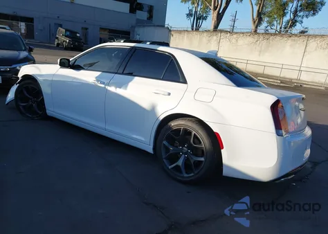 2022 Chrysler 300 S из США, поврежденный, VIN 2C3CCABG1NH187051